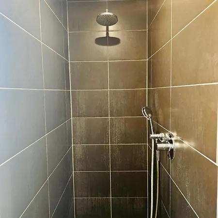 Apartment Convenient 2 Bedroom With Parking In Hesperange