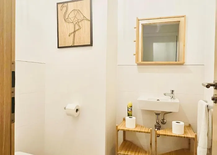 Апартаменты Convenient 2 Bedroom In